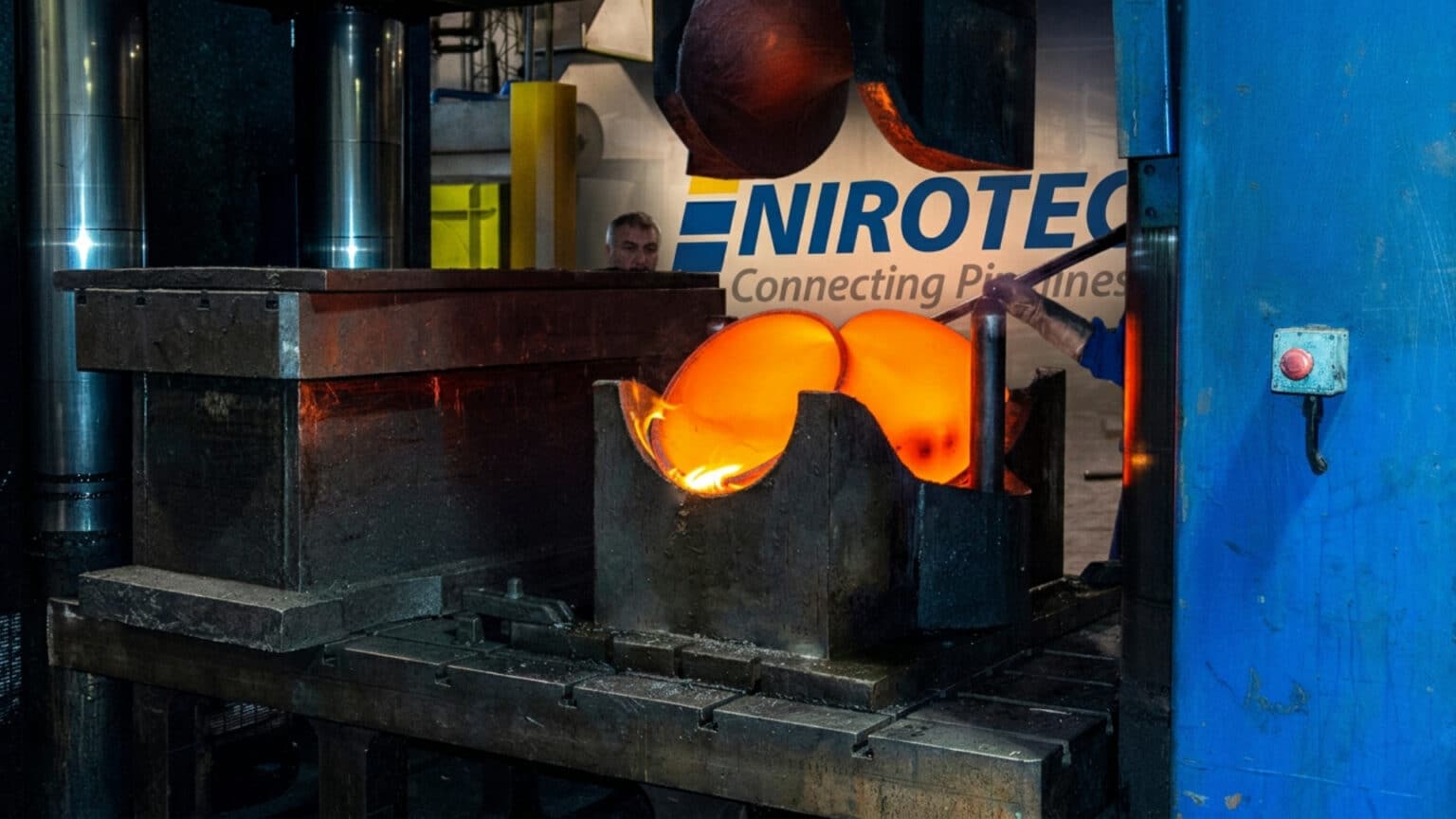 Formage à chaud d’un raccord de tuyauterie chez Nirotec